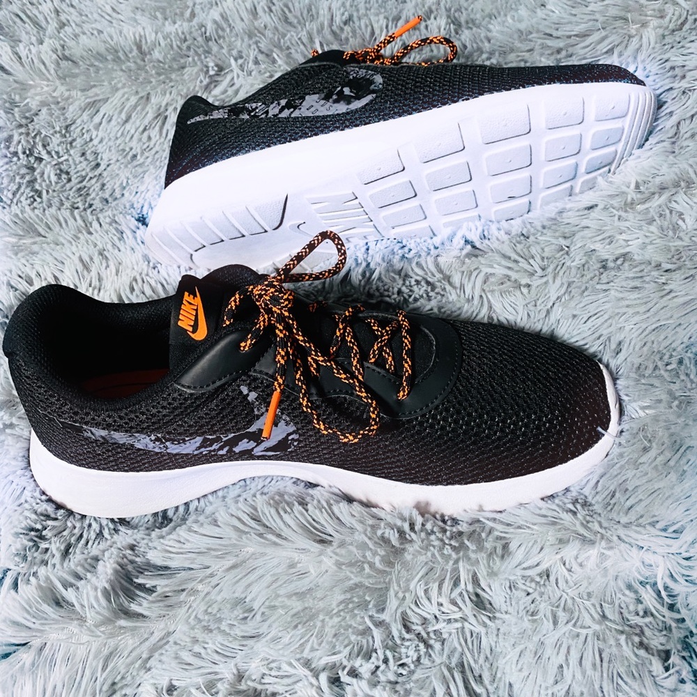 Nike tenis shoes